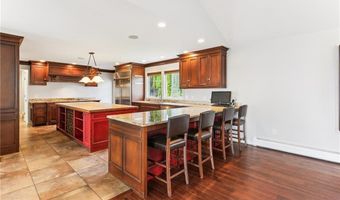 18 Anawan Ave, Narragansett, RI 02882