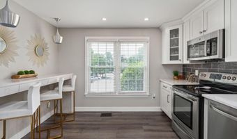 2504 WINDBREAK Dr, Alexandria, VA 22306