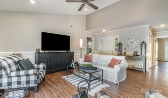 2722 Hillmont Dr, Charlotte, NC 28226