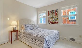 1114 N HARRISON St, Arlington, VA 22205
