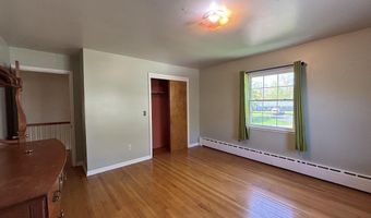 4 Noonan Ln, Albany, NY 12209