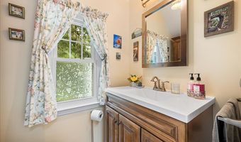 23 Spring St, Chester, CT 06412