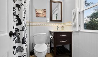 9302 W PARKHILL Dr, Bethesda, MD 20814