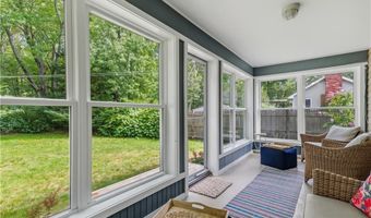 8 Presque Isle Trl, Narragansett, RI 02882