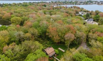 4 Ottawa Trl, Narragansett, RI 02882