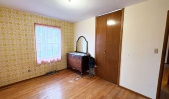 42 Walker St, Athens, OH 45701