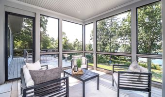 13 Kellogg St, Brookfield, CT 06804