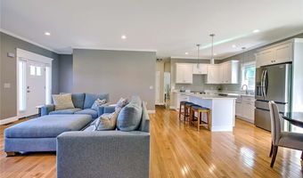 9 Cassidy Trl, Coventry, RI 02816
