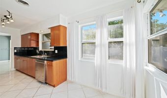 3812 N Circle Dr, Hollywood, FL 33021