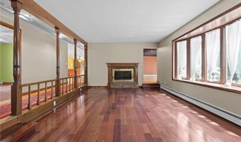 300 Twin River Rd, Lincoln, RI 02865