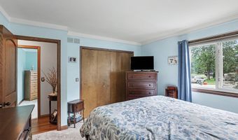 302 Westwinds Dr, Almont, MI 48003