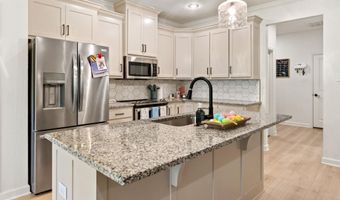 18508 Parkway Pines Dr, Bauxite, AR 72011