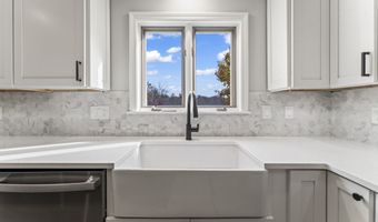 15 Berkshire Dr, Brookfield, CT 06804