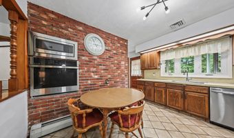 37 Anella Dr, Bethany, CT 06524