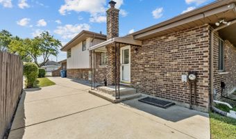 1750 W Woodland Ave, Addison, IL 60101