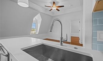 18 State St 6 (2nd Floor East), Bristol, RI 02809