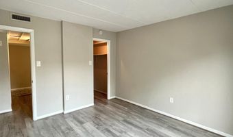 118 ROBERTS Ln 300, Alexandria, VA 22314