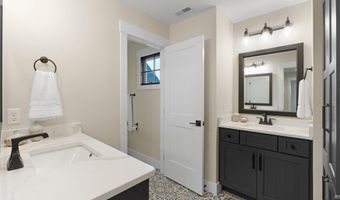 5272 Greyson Heights Dr, Auburn, IN 46706