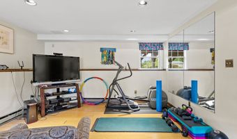 6 Gumpas Hill Rd, Pelham, NH 03076