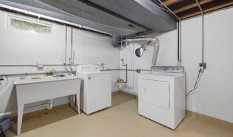 5 S Windsor Dr, Arlington Heights, IL 60004