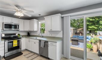 1086 Terrell Dr, Akron, OH 44313