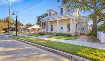 130 Carroll Ave, Bay St. Louis, MS 39520