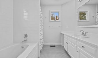 7 Silversmith Dr, Danbury, CT 06811