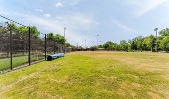 2725 S WALTER REED Dr B, Arlington, VA 22206