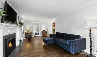 21 Don Ave, East Providence, RI 02916