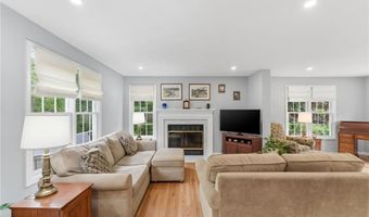 130 Village Hill Ln, North Kingstown, RI 02852