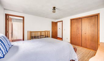 21 Quarry Rd, Branford, CT 06405