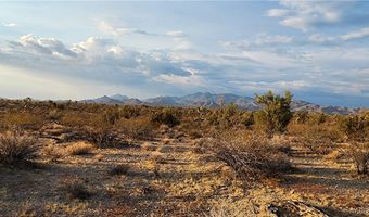 2204 S Six Shooter Rd, Yucca, AZ 86438