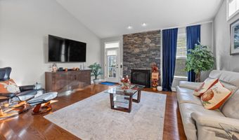 81 Fieldstone Ln 81, Beacon Falls, CT 06403