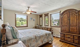 21 Clifton Rd, Bristol, RI 02809