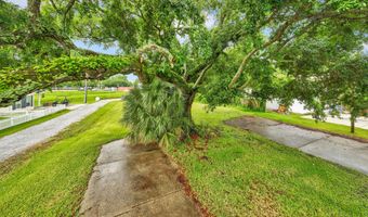306 Union St, Bay St. Louis, MS 39520