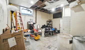 6105 Vine St, Cincinnati, OH 45216