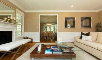 8809 SAUNDERS Ln, Bethesda, MD 20817