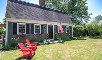 7 Boulevard E, Middletown, RI 02842