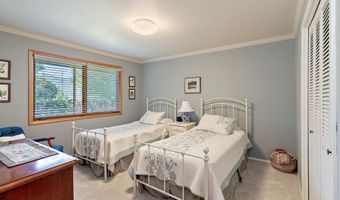 290 Skycrest Dr, Ashland, OR 97520