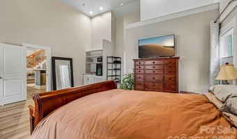 611 E 37th St, Charlotte, NC 28205