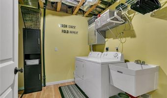984 Waters Edge Cir, Avon, MN 56310