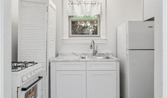 249 W Main Rd, Middletown, RI 02842