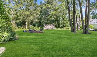 687 Hopping Rd, Belford, NJ 07718