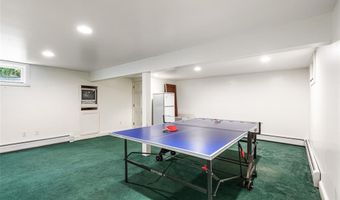 4 Garfield Ave, Bristol, RI 02809