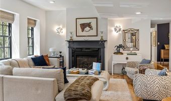 27 High St 2, Newport, RI 02840
