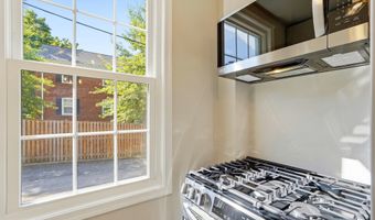 220 N THOMAS St 220-1, Arlington, VA 22203