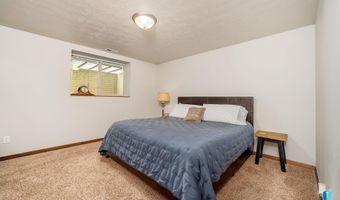 2726 E Sunburst Dr, Brandon, SD 57005