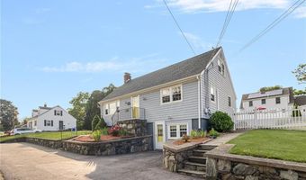 1 Adelaide Ave, Bristol, RI 02809
