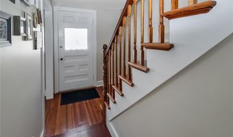 1 Conrad Ct, Newport, RI 02840
