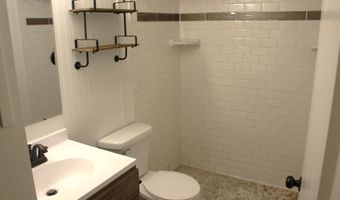 1905 E 47th St, Anderson, IN 46013